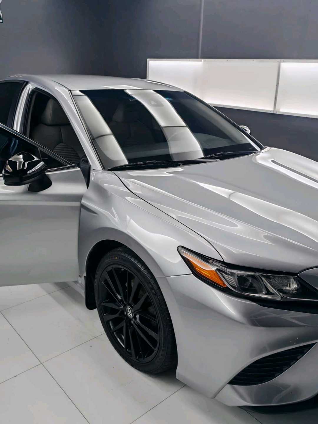 Car Image 2018 TOYOTA CAMRY SE