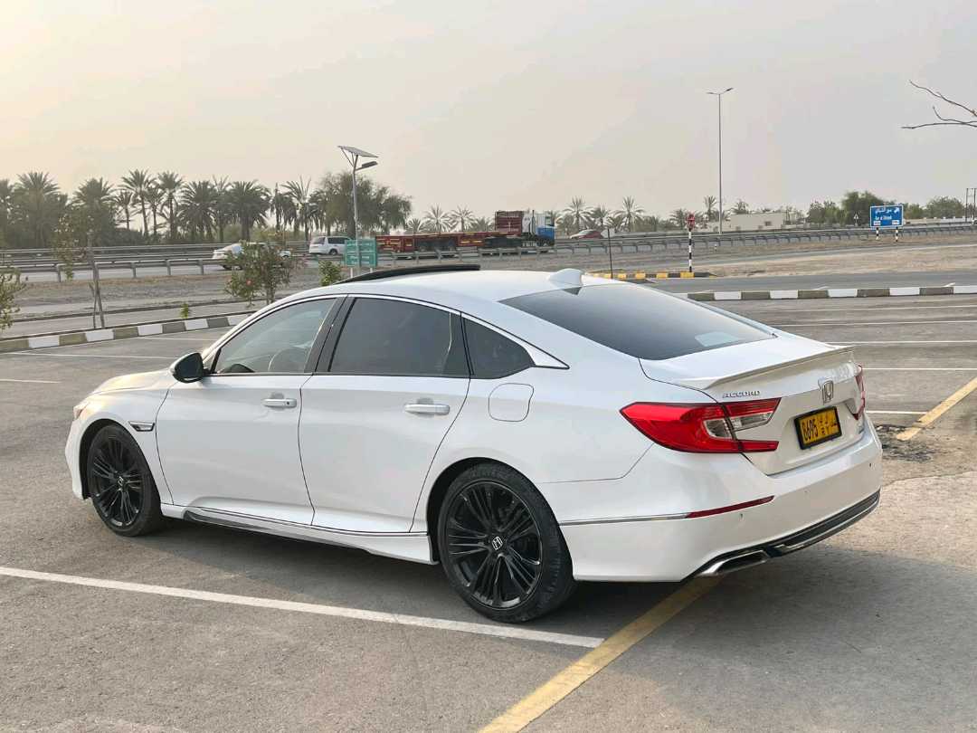 Car Image 2018 HONDA ACCORD TOURING