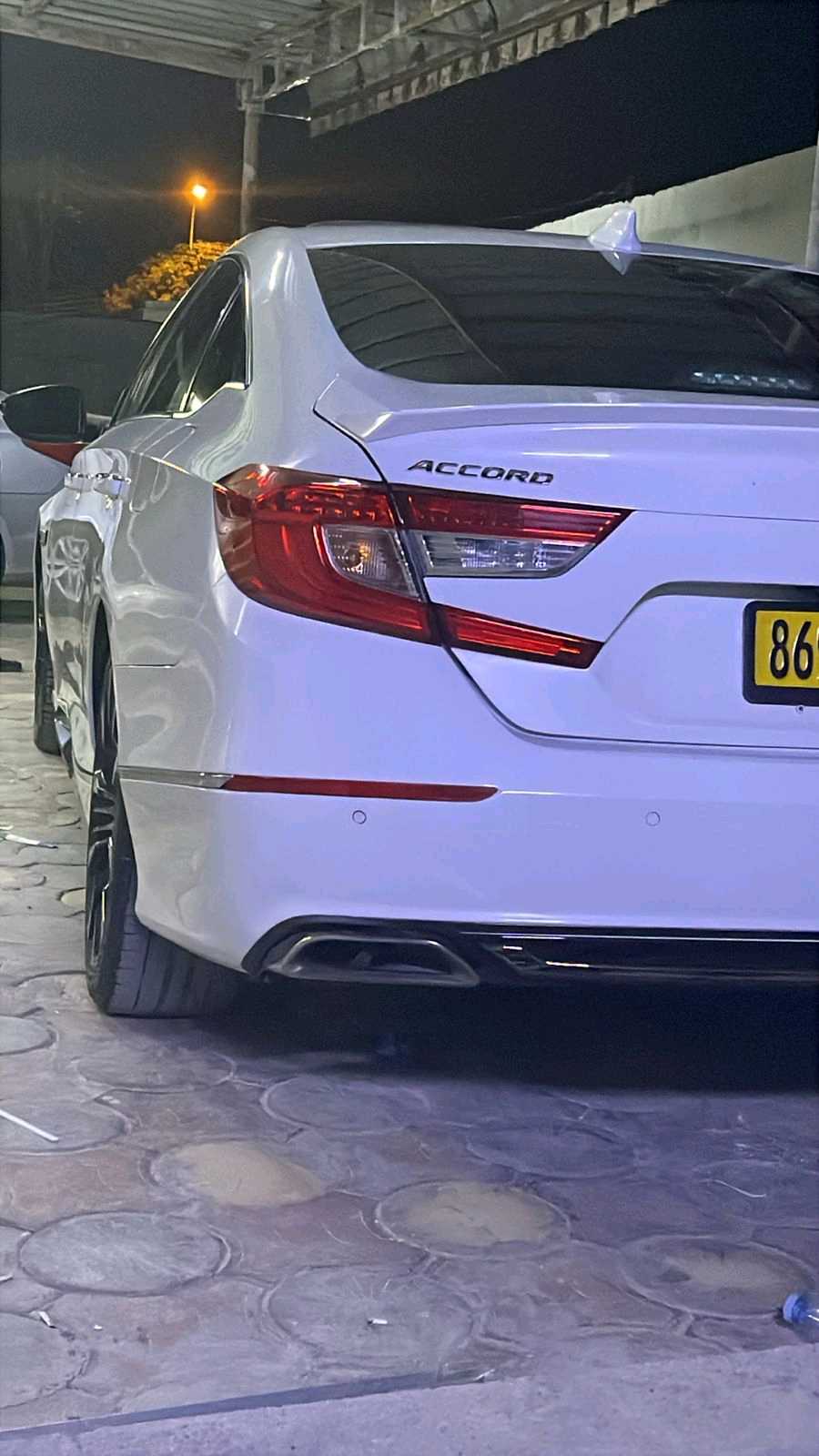 Car Image 2018 HONDA ACCORD TOURING
