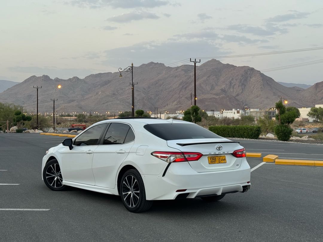 Car Image 2019 TOYOTA CAMRY SE