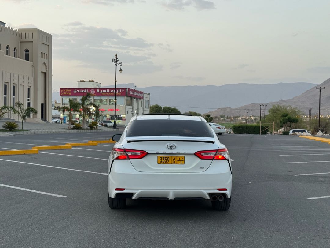 Car Image 2019 TOYOTA CAMRY SE