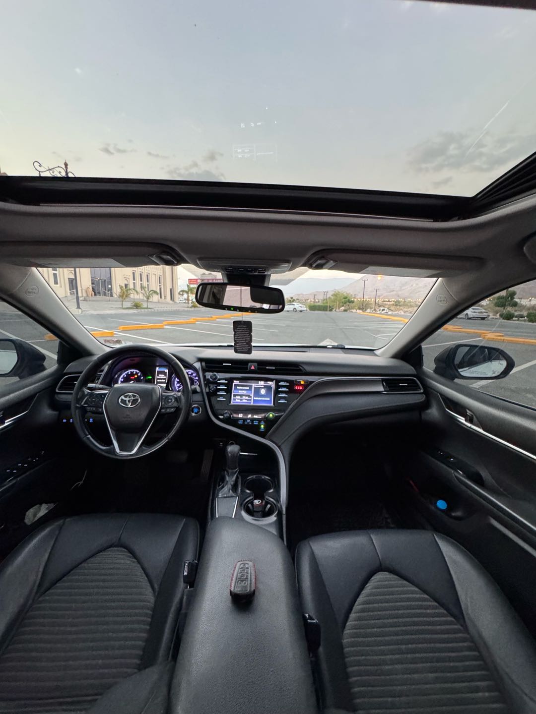 Car Image 2019 TOYOTA CAMRY SE