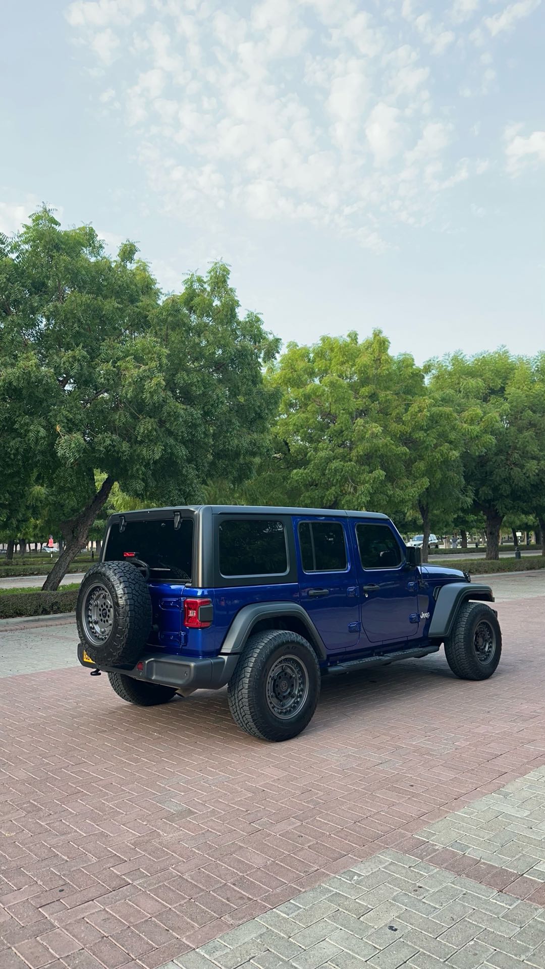 Car Image 2020 JEEP WRANGLER Sport