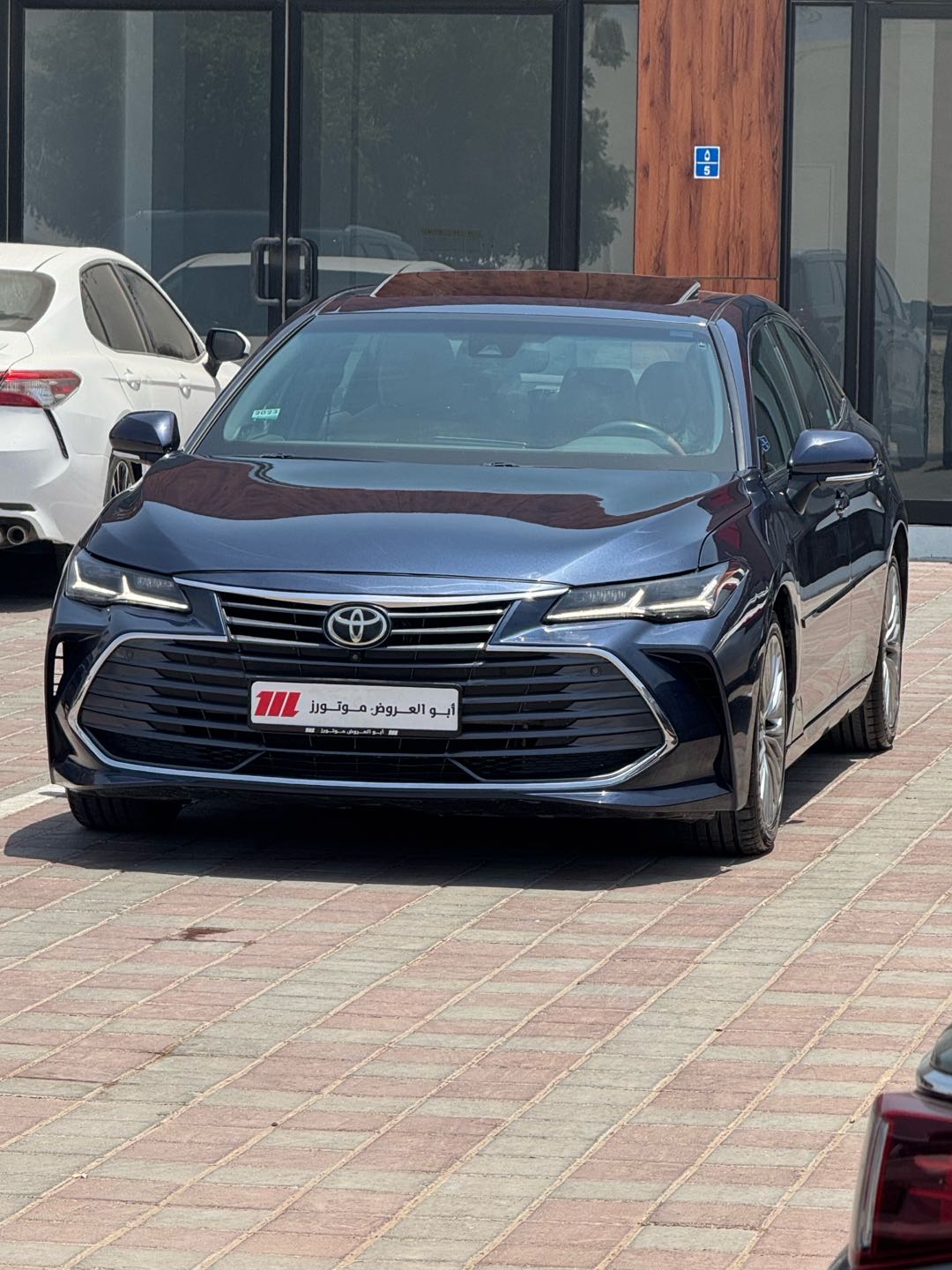 Car Image 2019 TOYOTA AVALON LIMITED