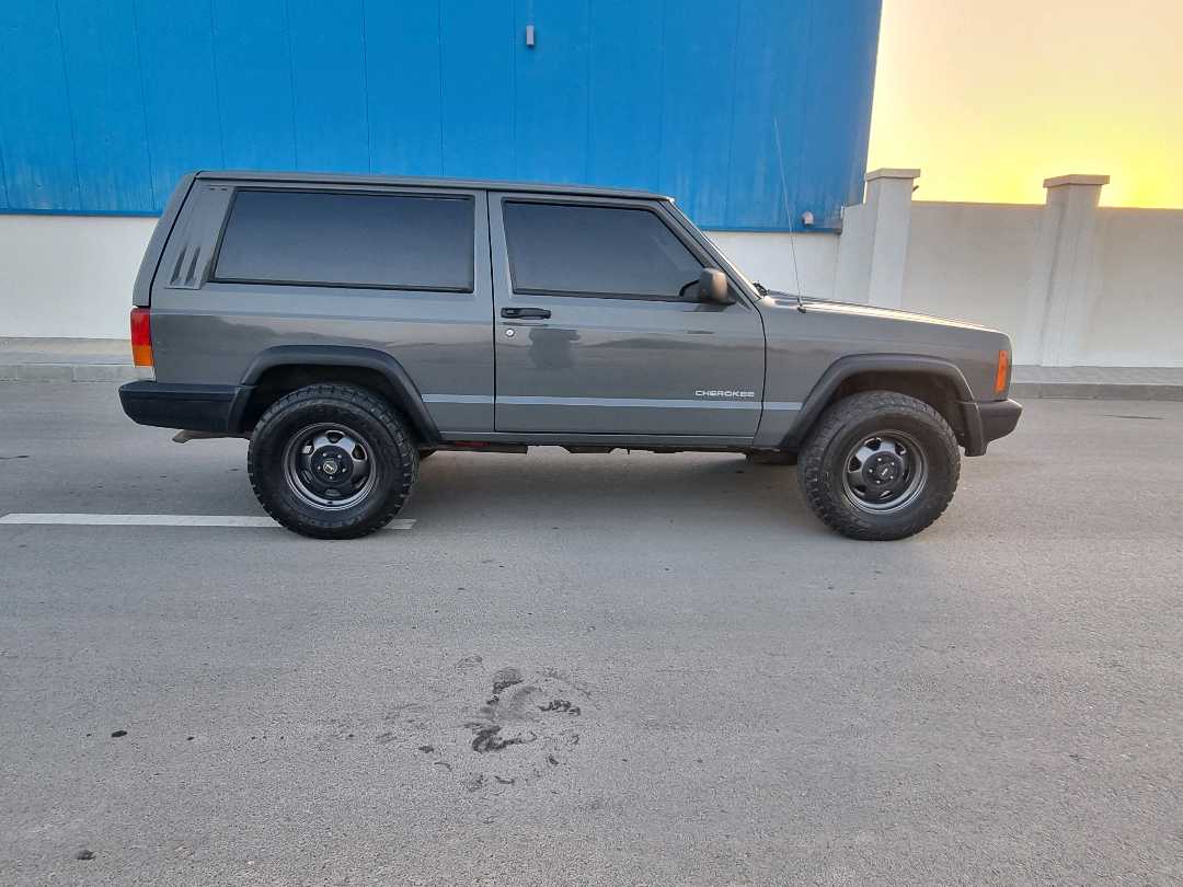 Car Image 1999 JEEP CHEROKEE 