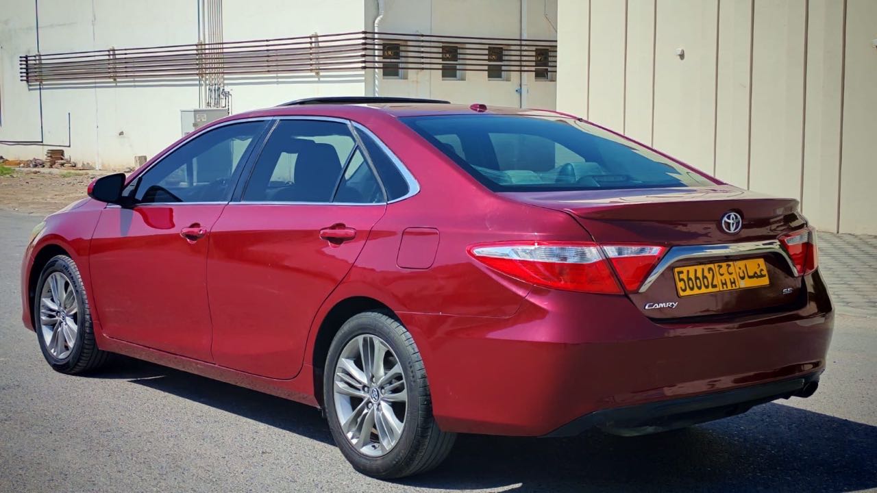 Car Image 2016 TOYOTA CAMRY SE