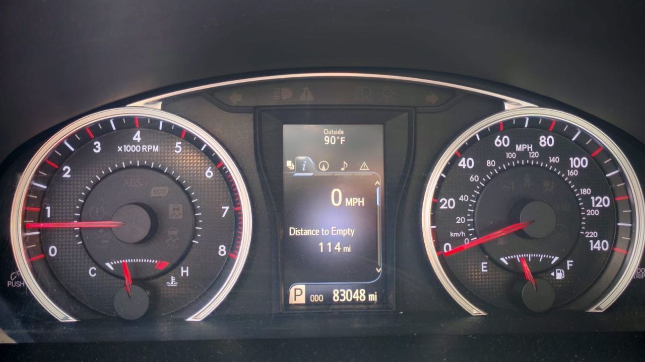 Car Image 2016 TOYOTA CAMRY SE