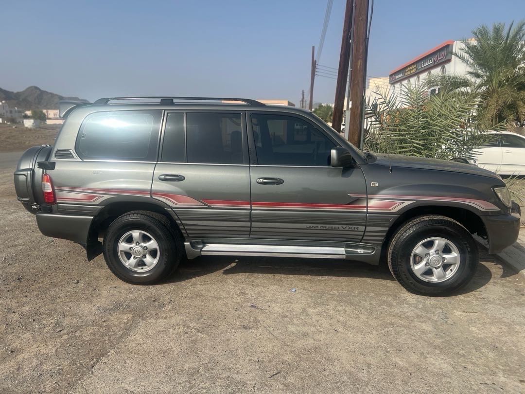 Car Image 1999 TOYOTA LAND CRUISER VX.R