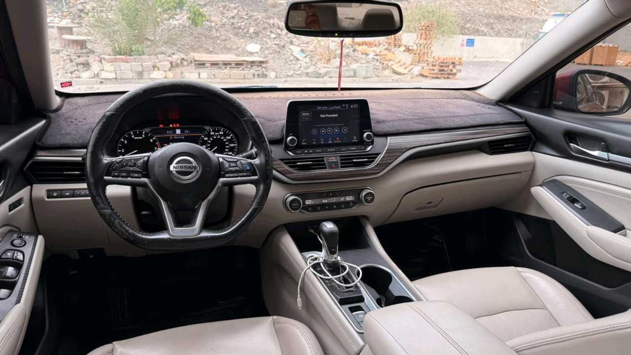 Car Image 2019 NISSAN ALTIMA Platinum 