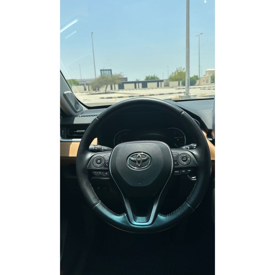 Car Image 2019 TOYOTA RAV4 LIMITED