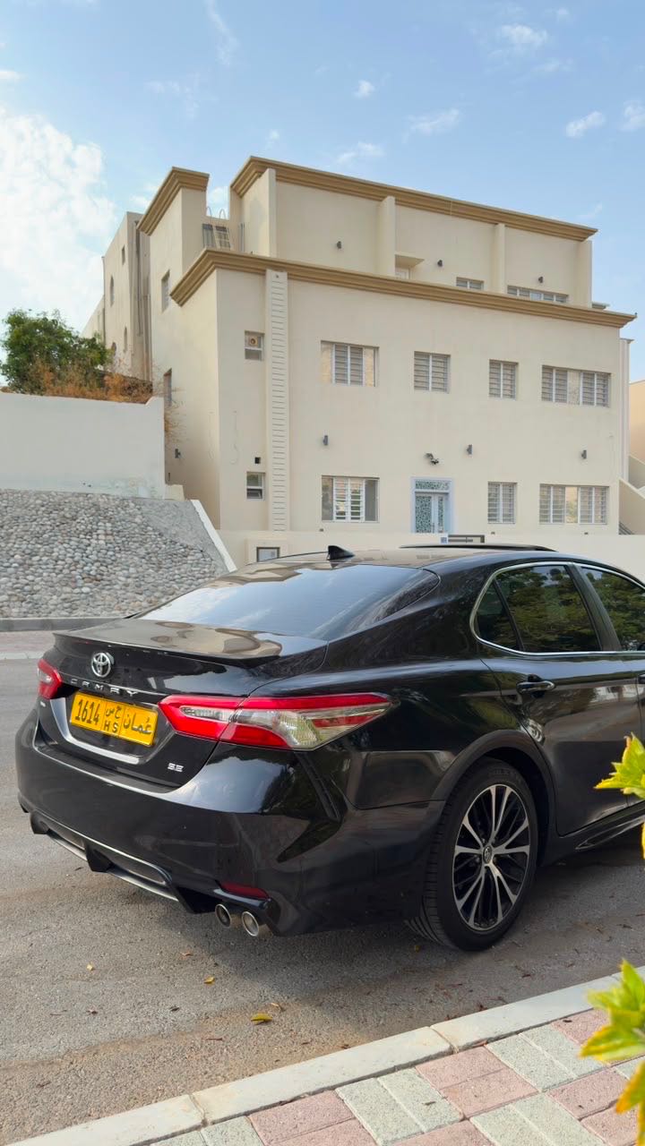 Car Image 2018 TOYOTA CAMRY SE