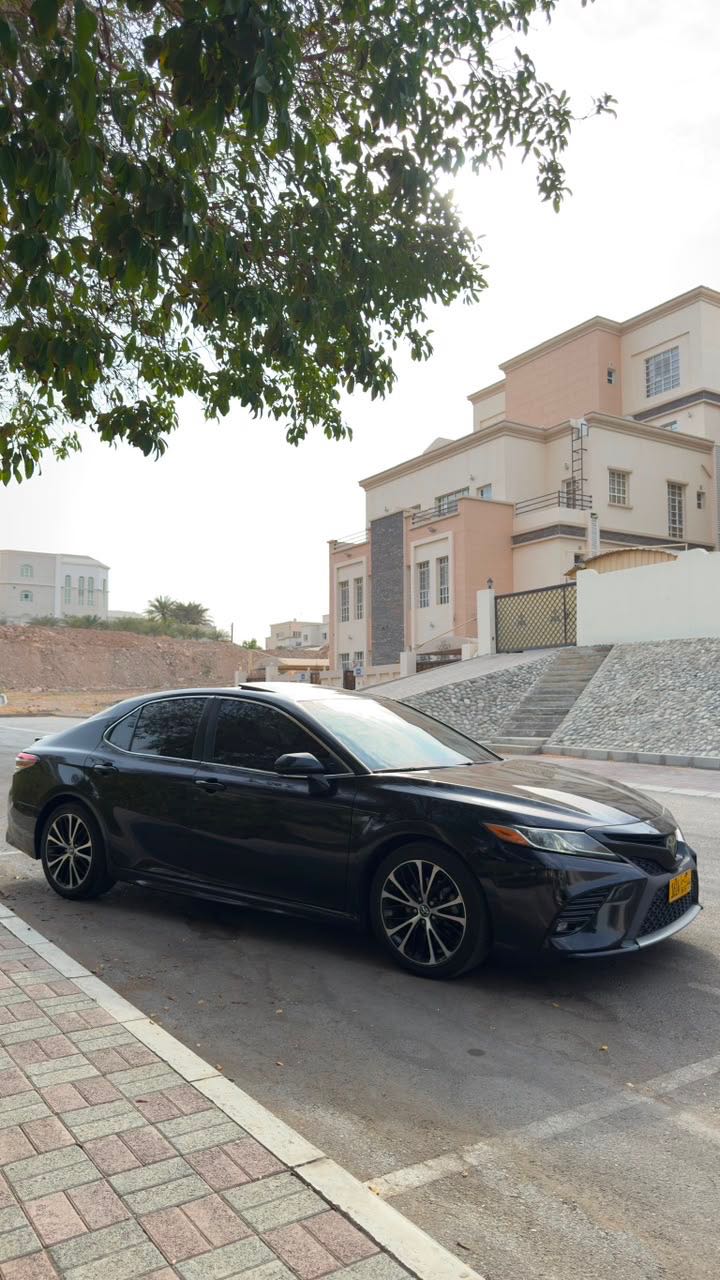 Car Image 2018 TOYOTA CAMRY SE
