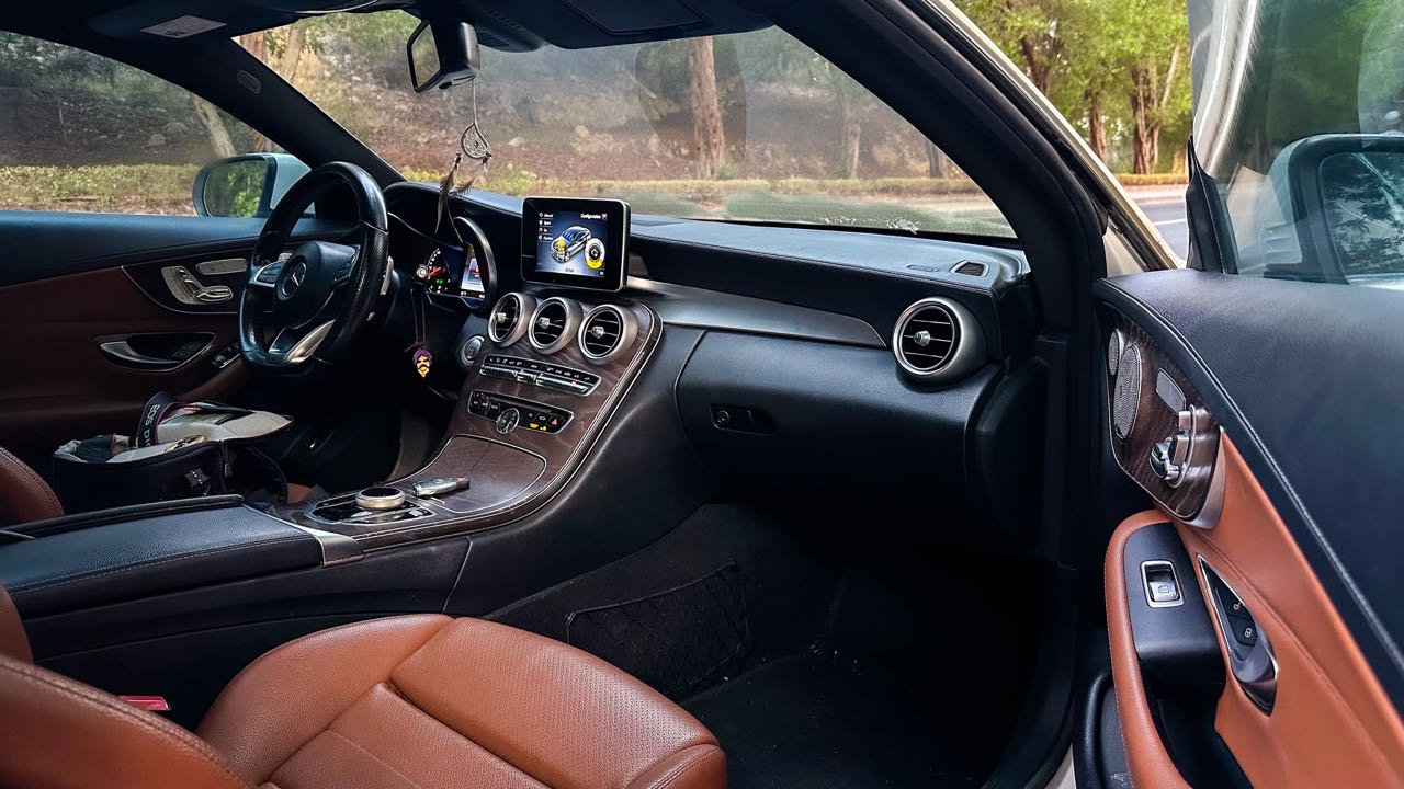 Car Image 2017 MERCEDES C Class 300