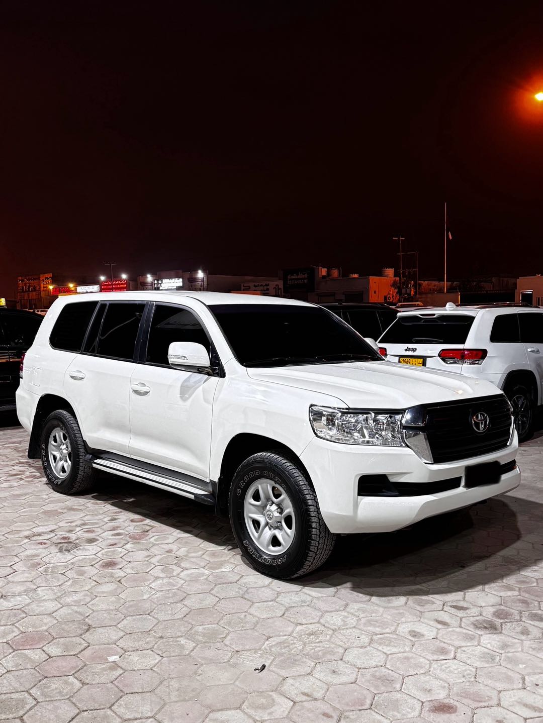 Car Image 2017 TOYOTA LAND CRUISER GX