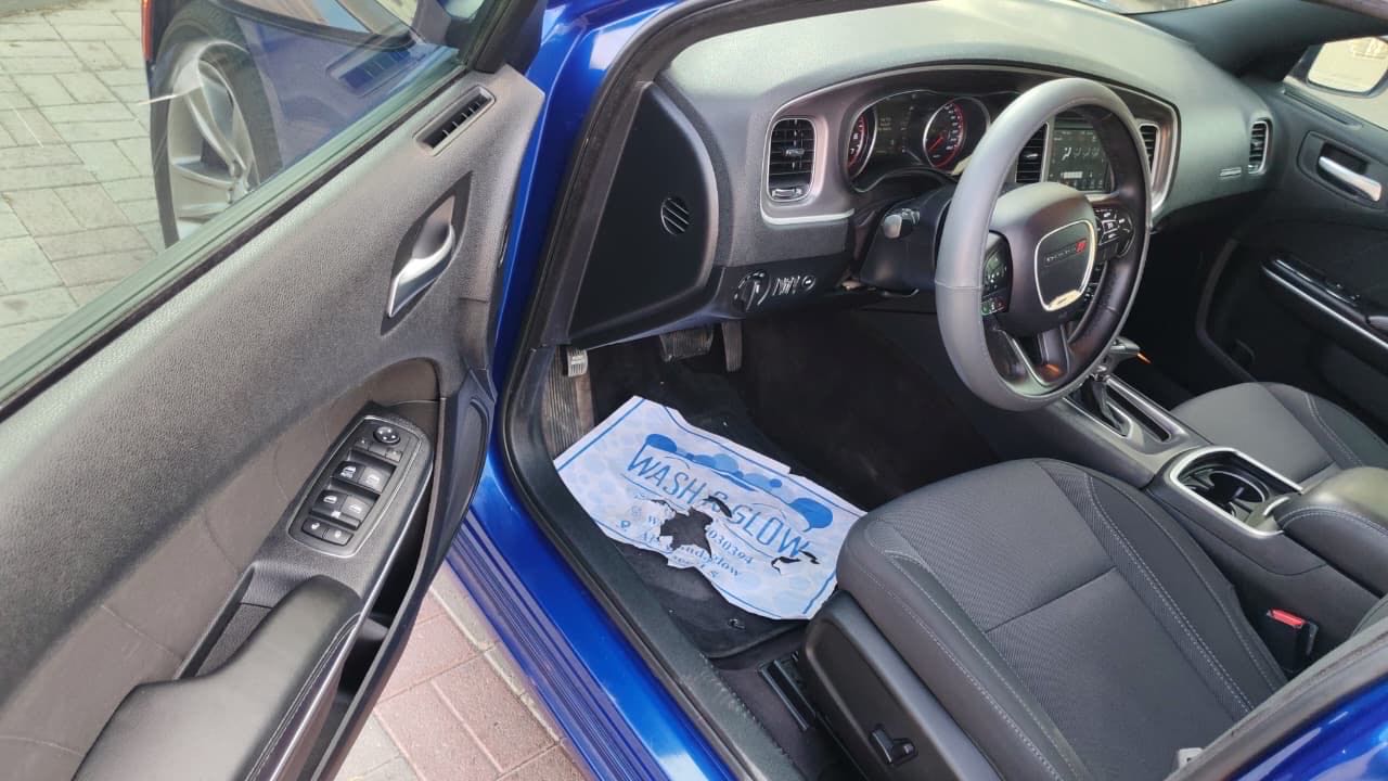 Car Image 2019 DODGE CHARGER SE