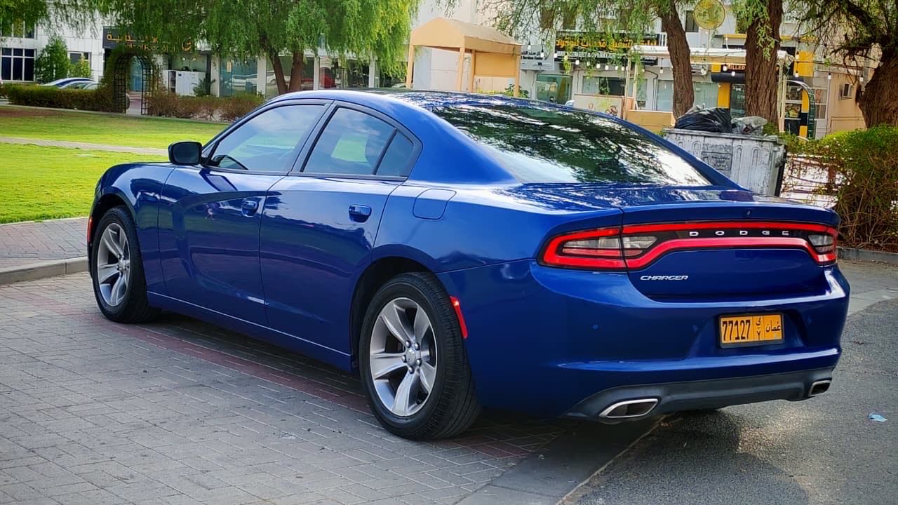 Car Image 2019 DODGE CHARGER SE