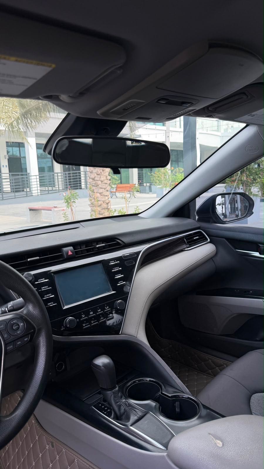 Car Image 2018 TOYOTA CAMRY LE