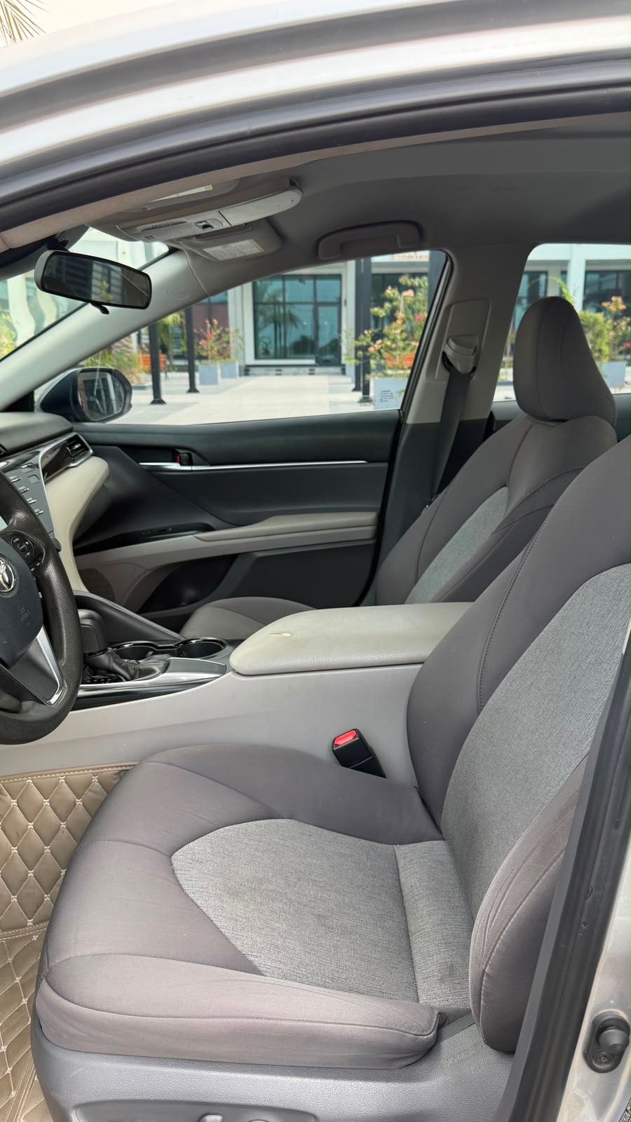 Car Image 2018 TOYOTA CAMRY LE