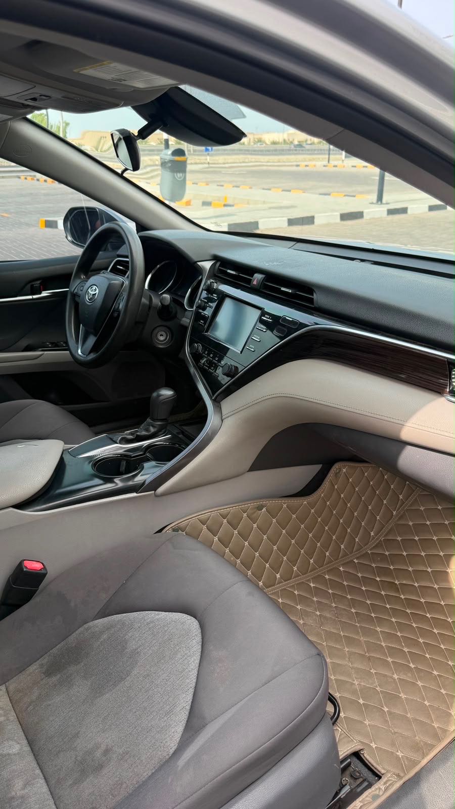 Car Image 2018 TOYOTA CAMRY LE