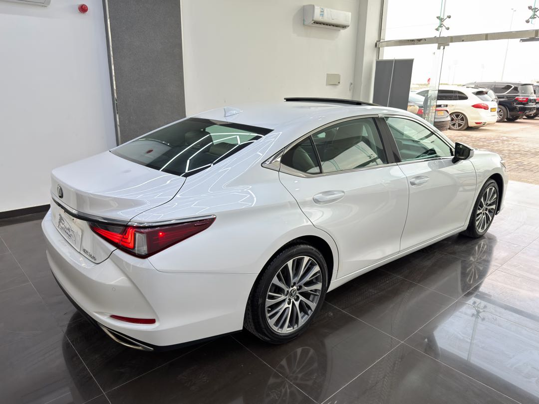 Car Image 2020 LEXUS ES 350