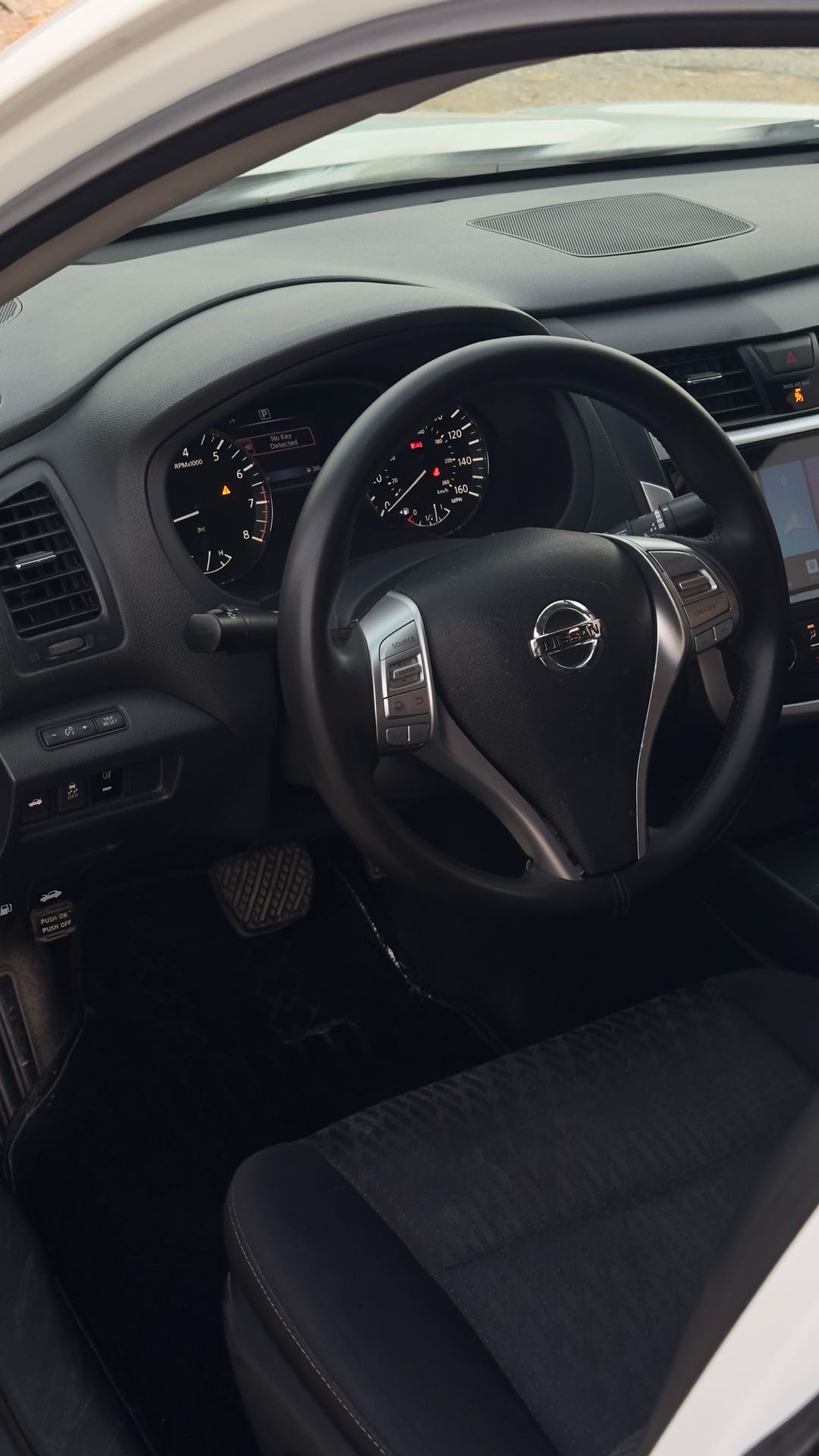 Car Image 2017 NISSAN ALTIMA SV