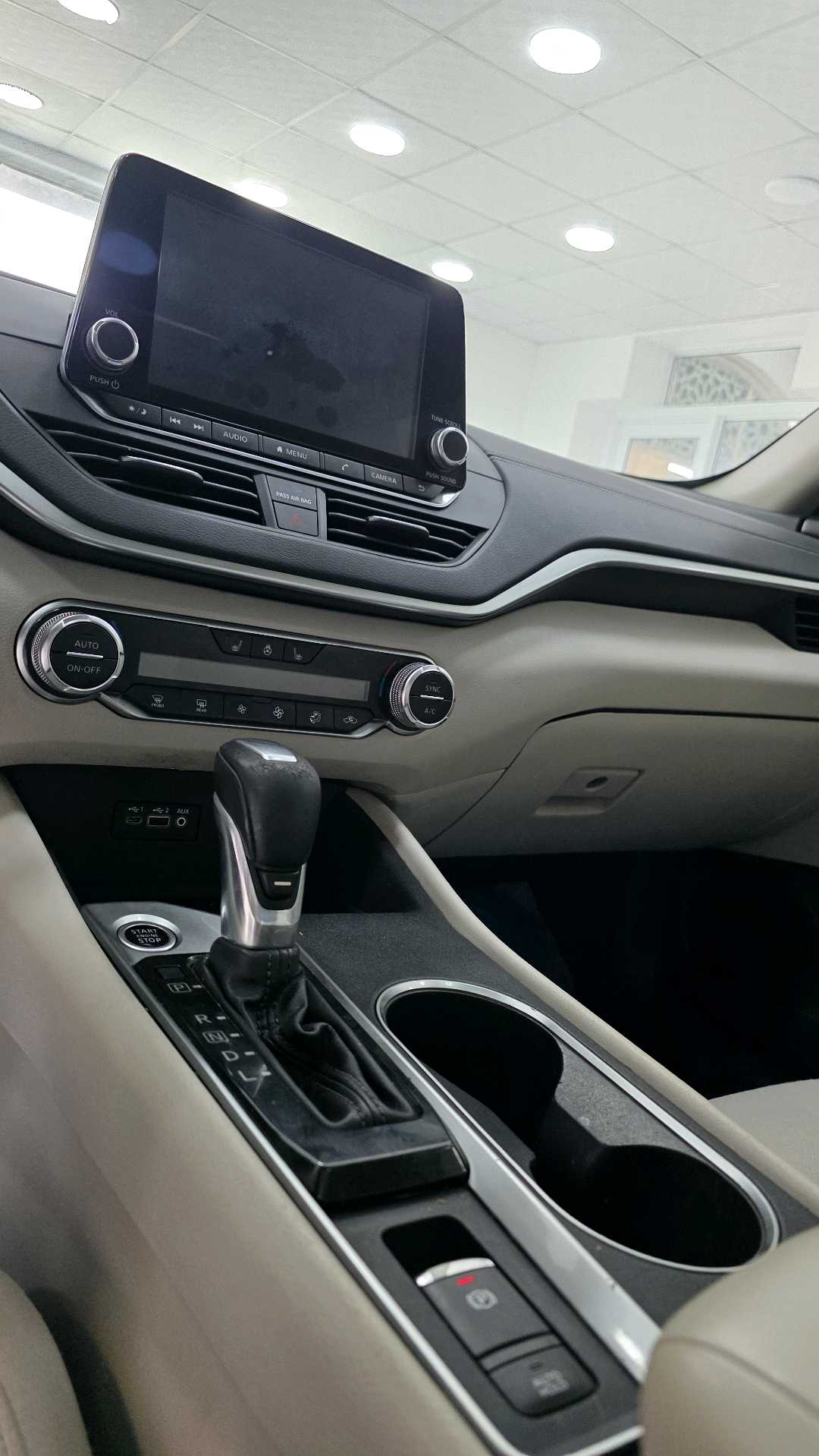 Car Image 2019 NISSAN ALTIMA SV