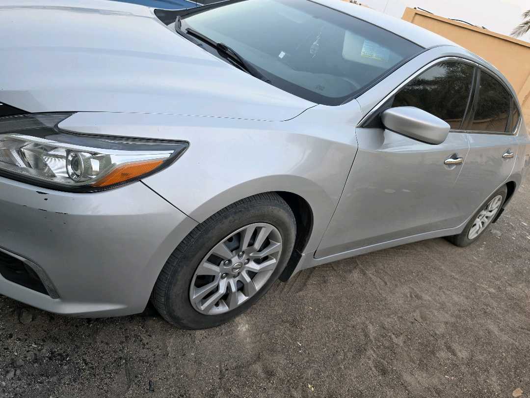 Car Image 2018 NISSAN ALTIMA SV