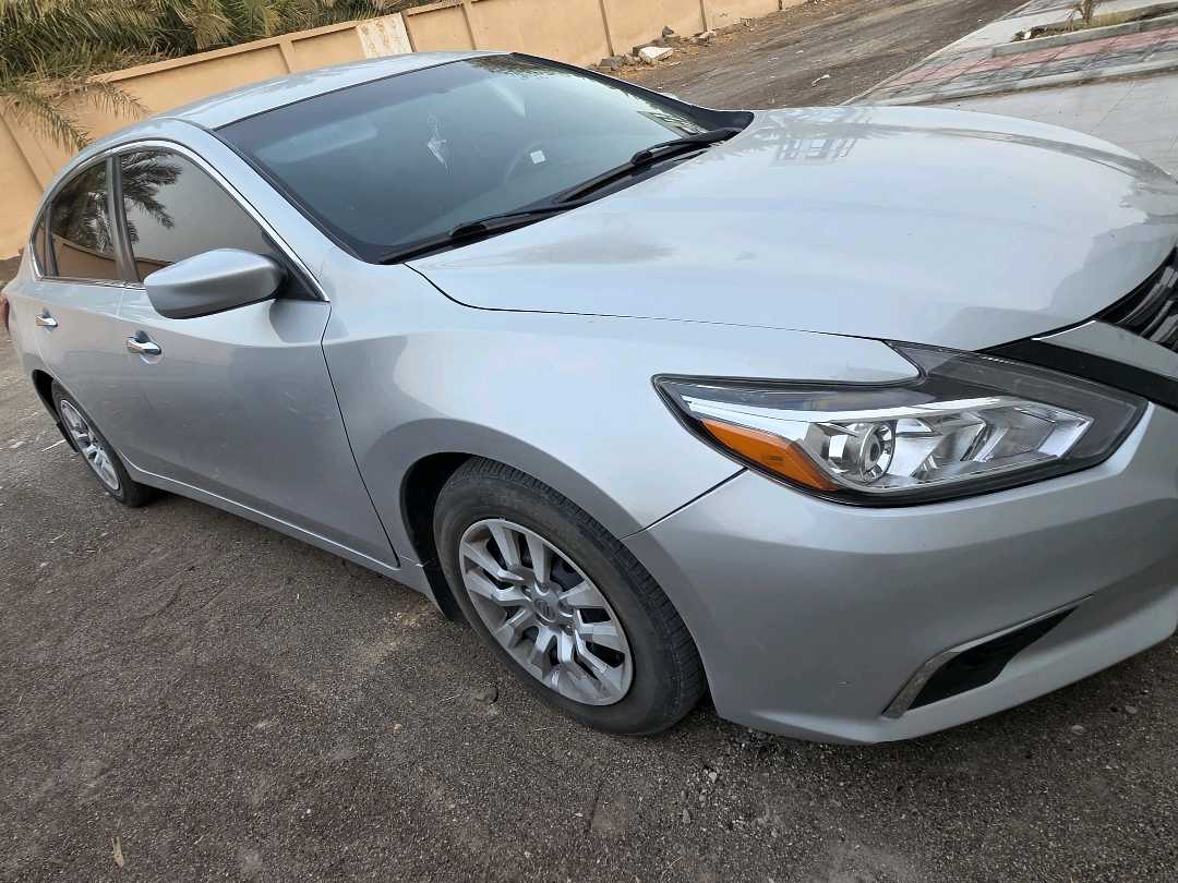 Car Image 2018 NISSAN ALTIMA SV