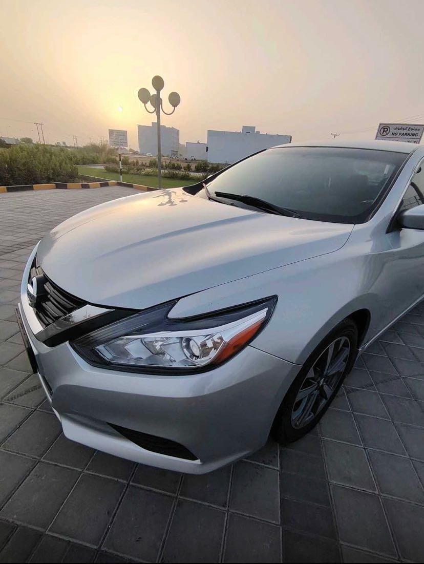 Car Image 2017 NISSAN ALTIMA SR