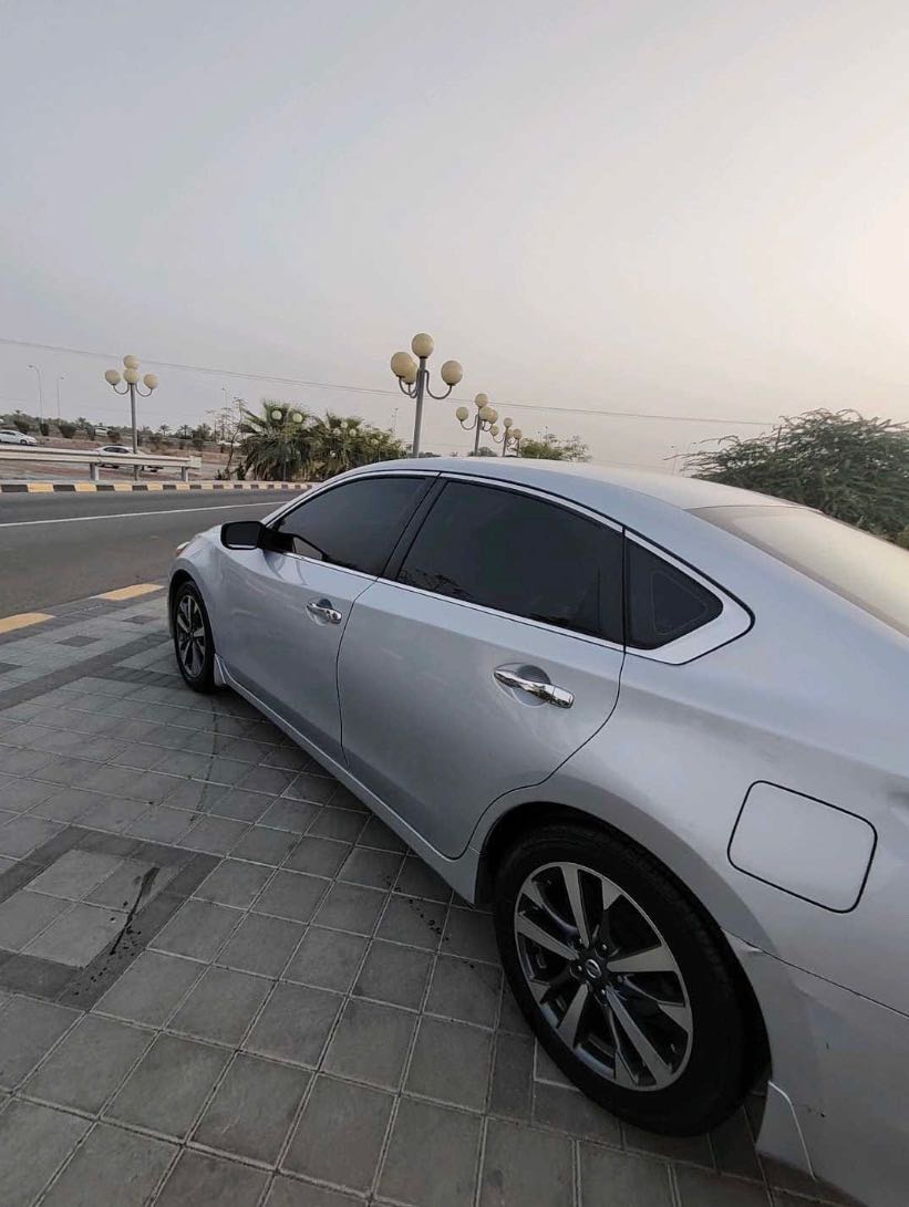 Car Image 2017 NISSAN ALTIMA SR