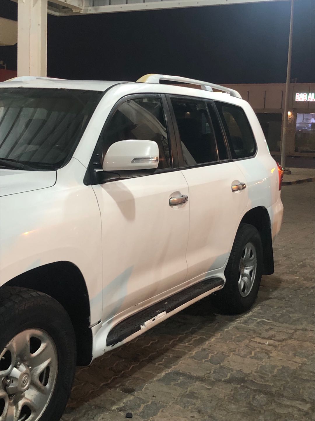 Car Image 2013 TOYOTA LAND CRUISER 
