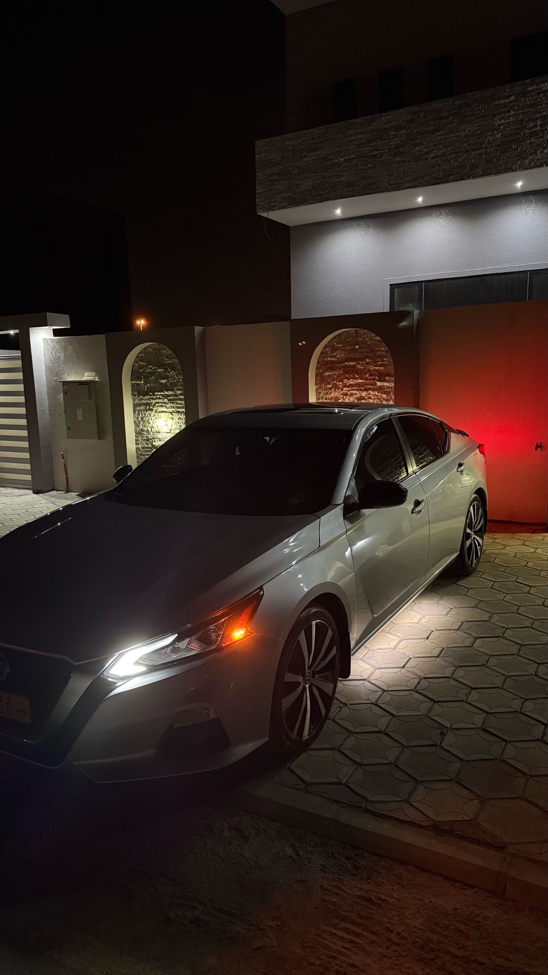 Car Image 2020 NISSAN ALTIMA SR