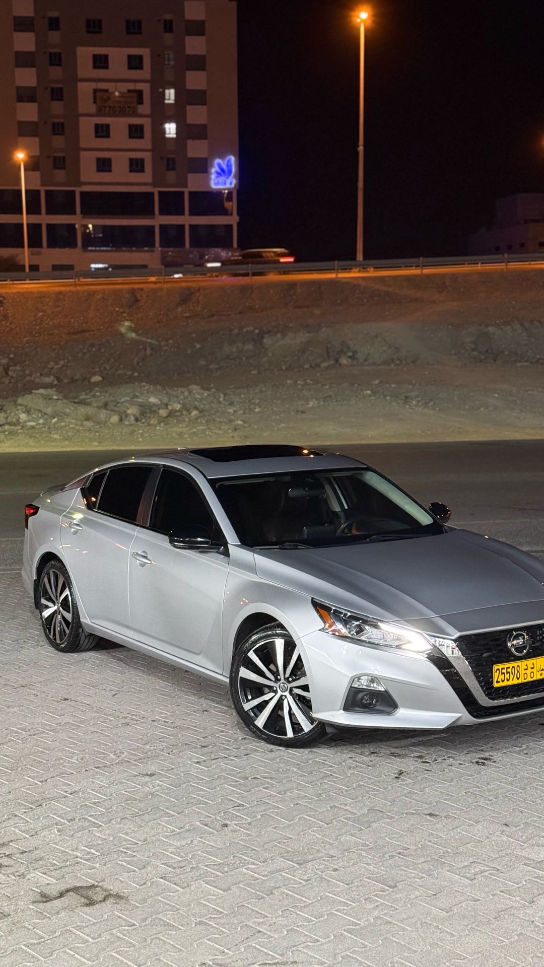 Car Image 2020 NISSAN ALTIMA SR