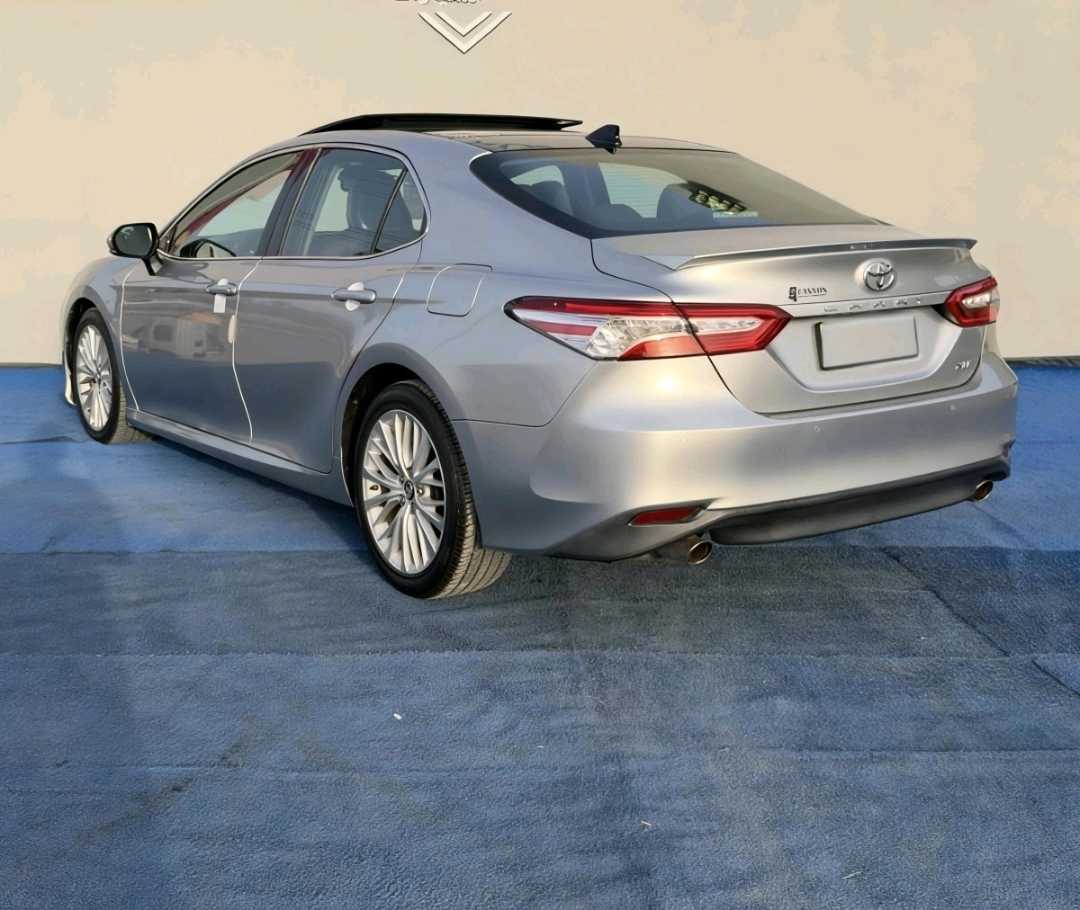 Car Image 2018 TOYOTA CAMRY XLE