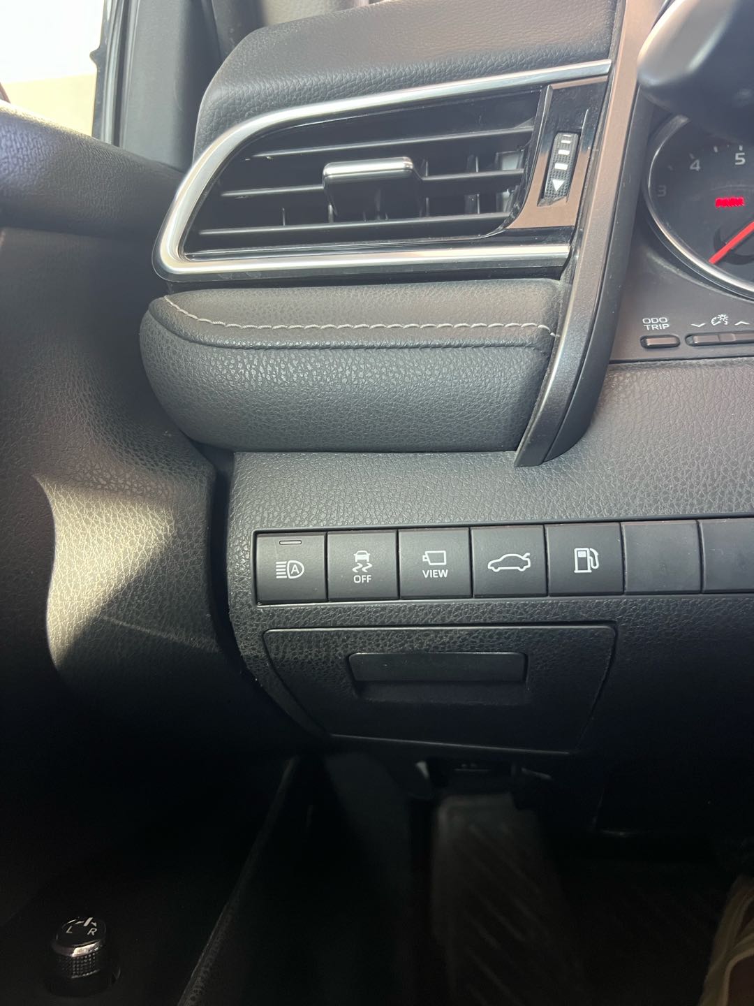 Car Image 2018 TOYOTA CAMRY XSE