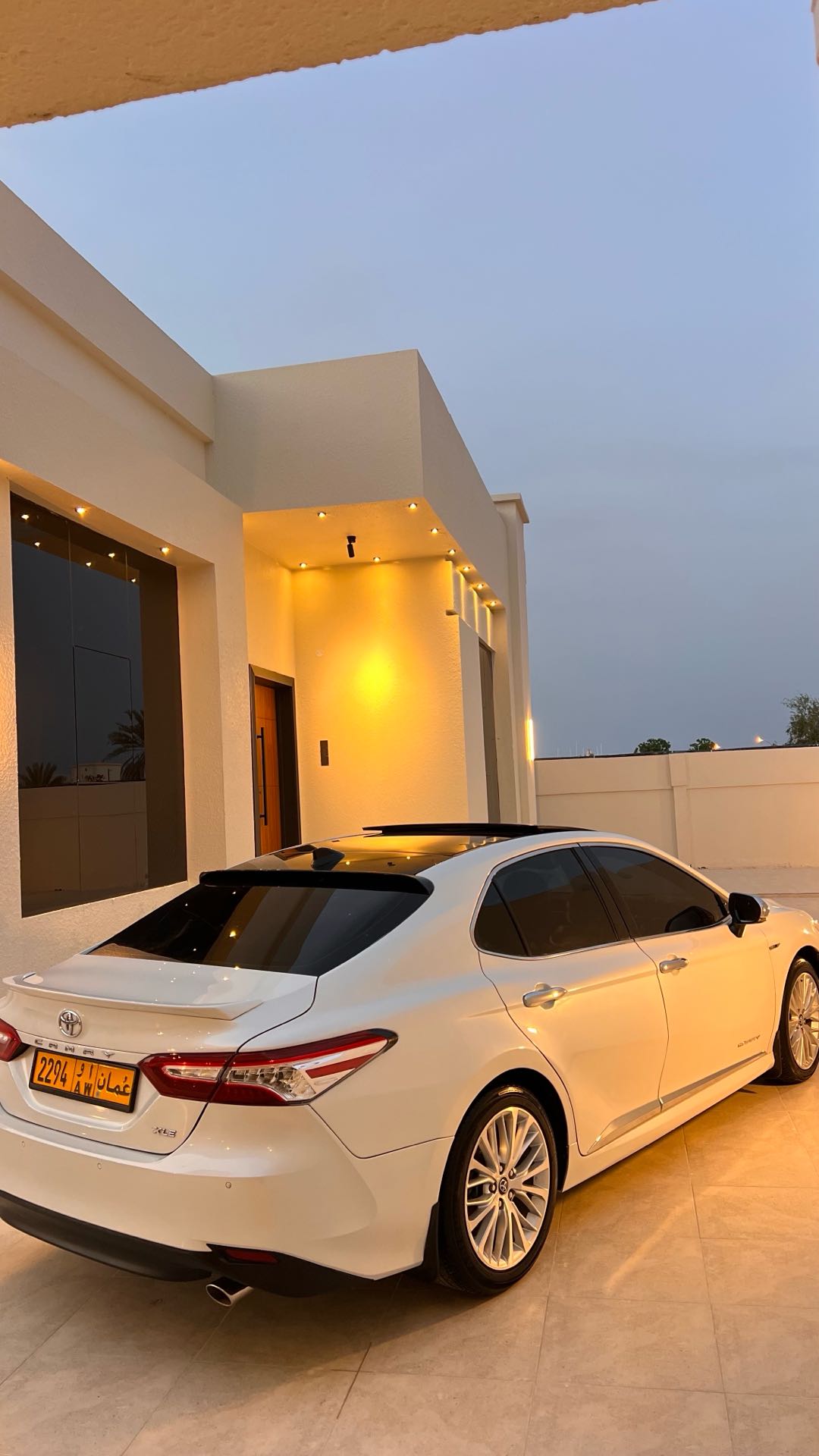 Car Image 2018 TOYOTA CAMRY XLE