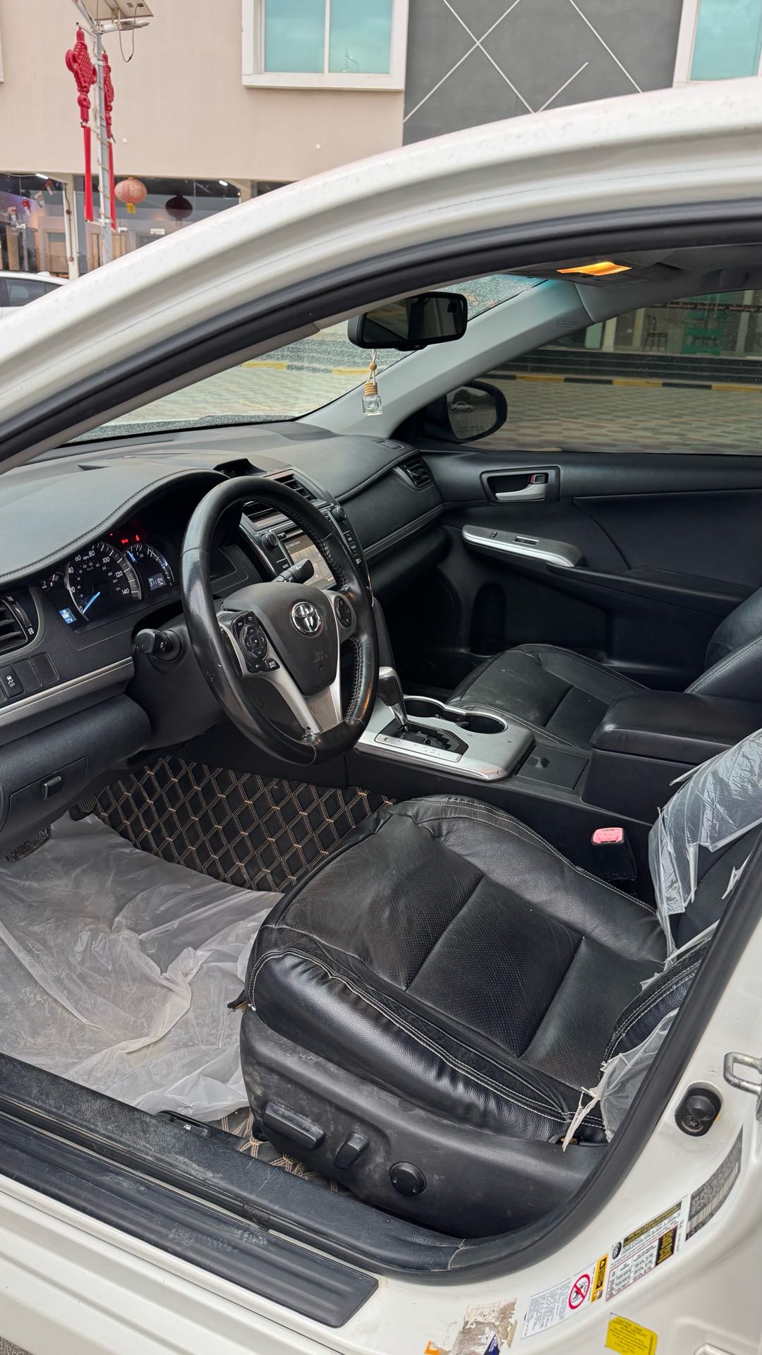 Car Image 2014 TOYOTA CAMRY SE