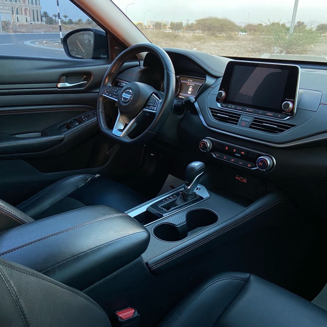 Car Image 2019 NISSAN ALTIMA SR