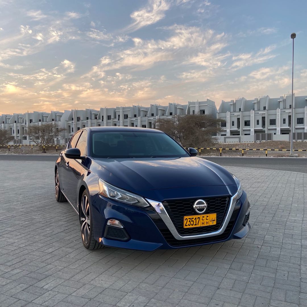 Car Image 2019 NISSAN ALTIMA SR