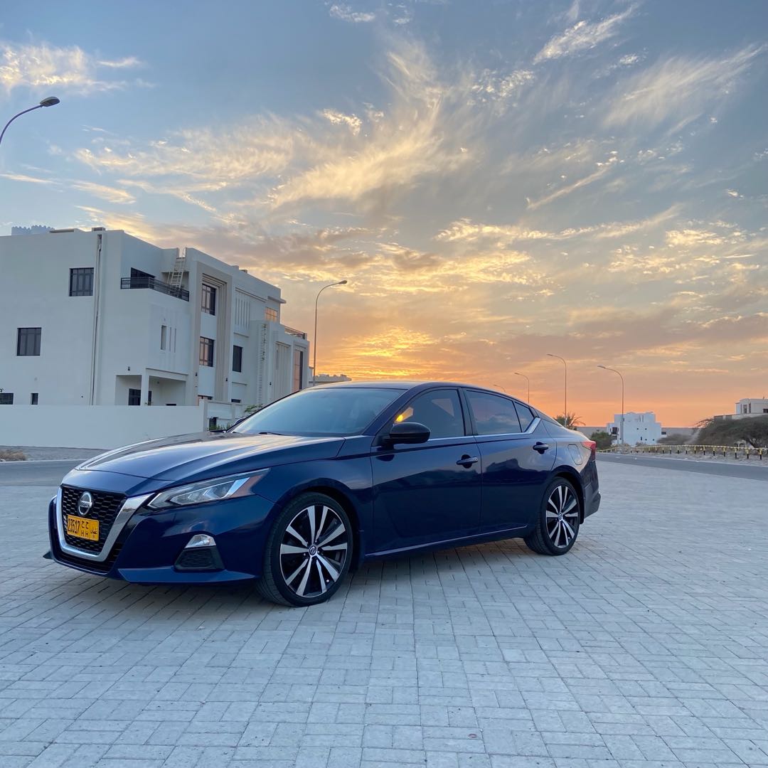 Car Image 2019 NISSAN ALTIMA SR