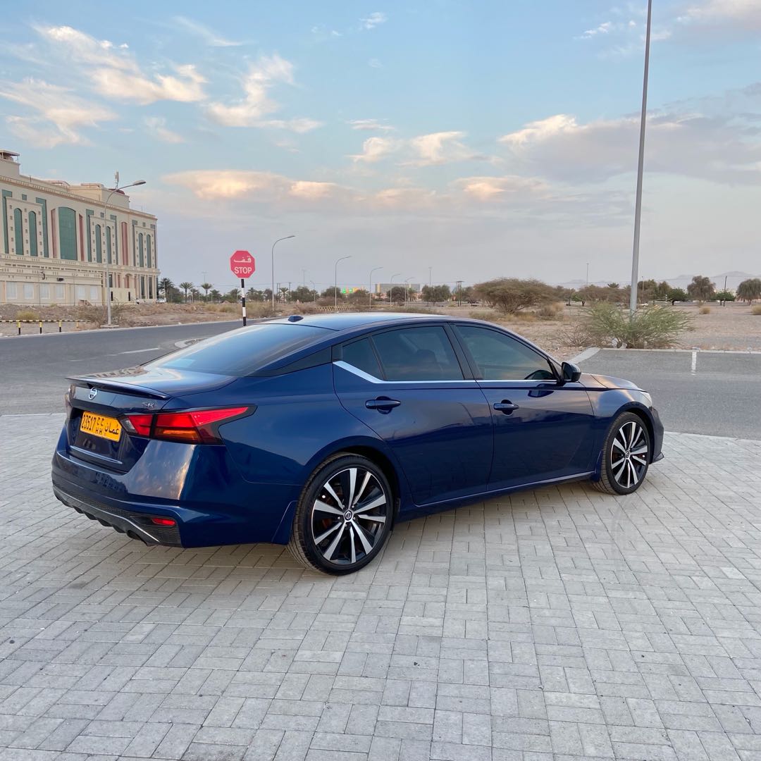 Car Image 2019 NISSAN ALTIMA SR