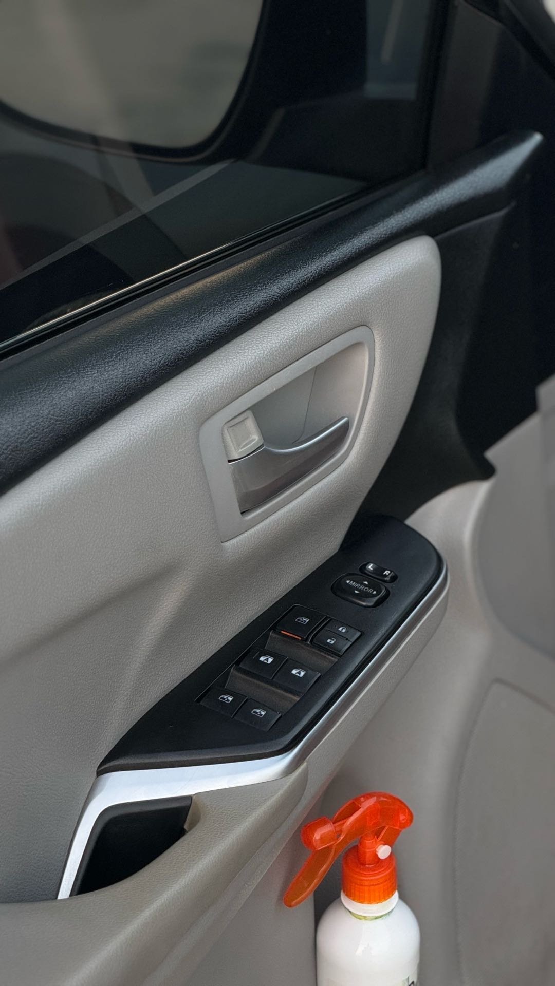 Car Image 2017 TOYOTA CAMRY LE