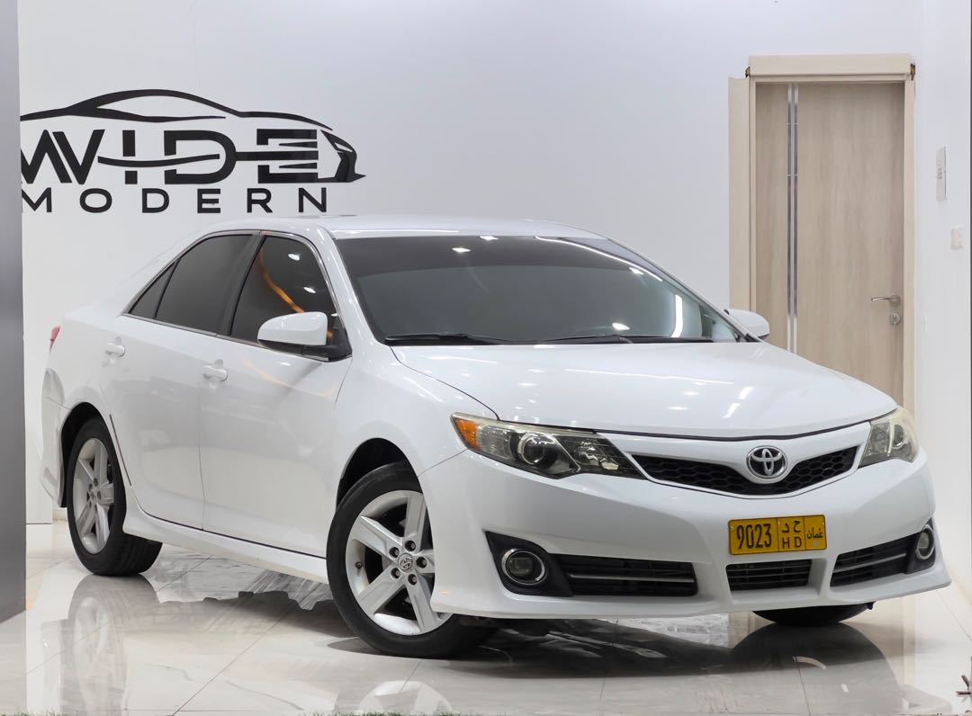 Car Image 2012 TOYOTA CAMRY SE