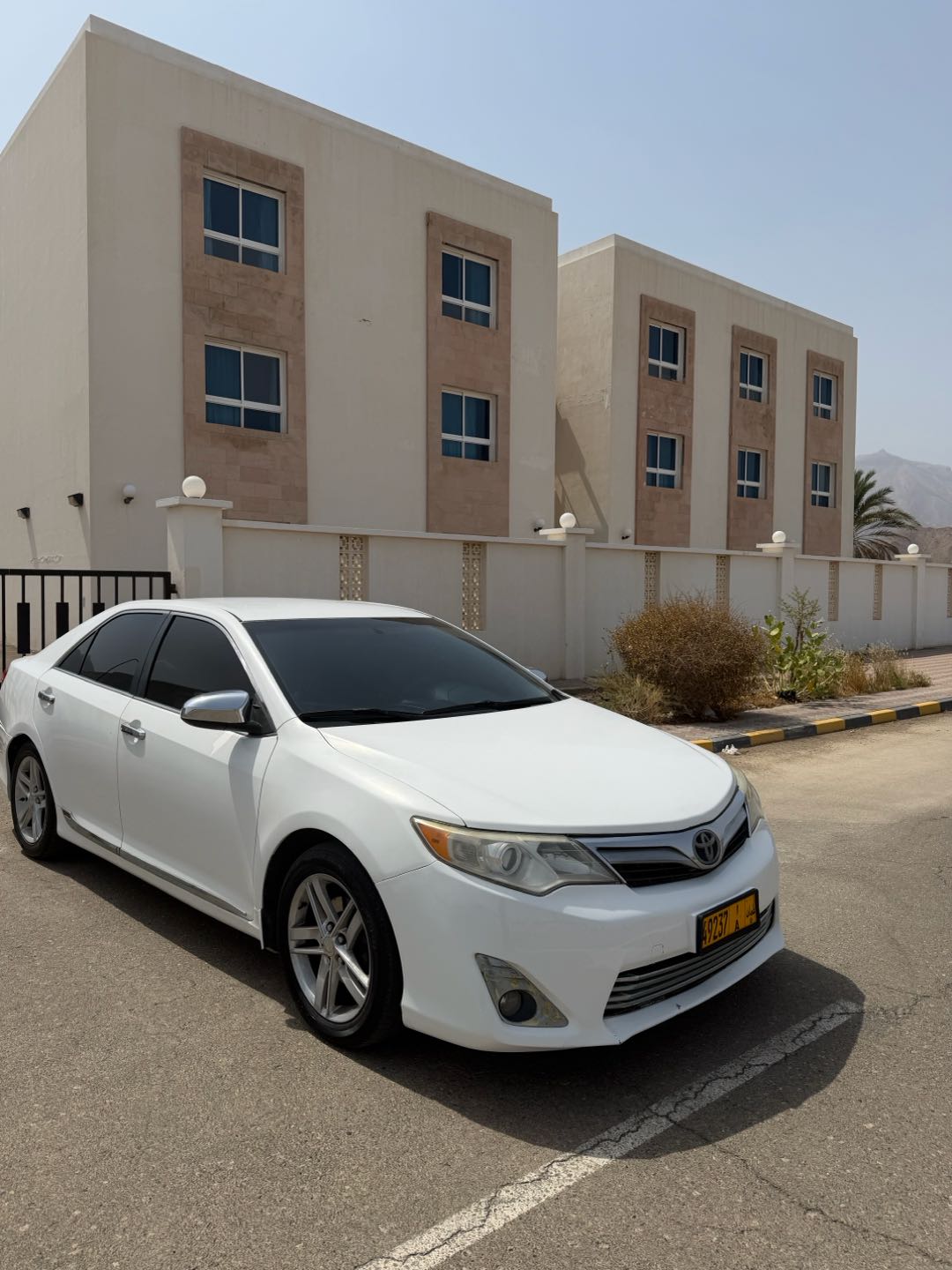 Car Image 2014 TOYOTA CAMRY LE