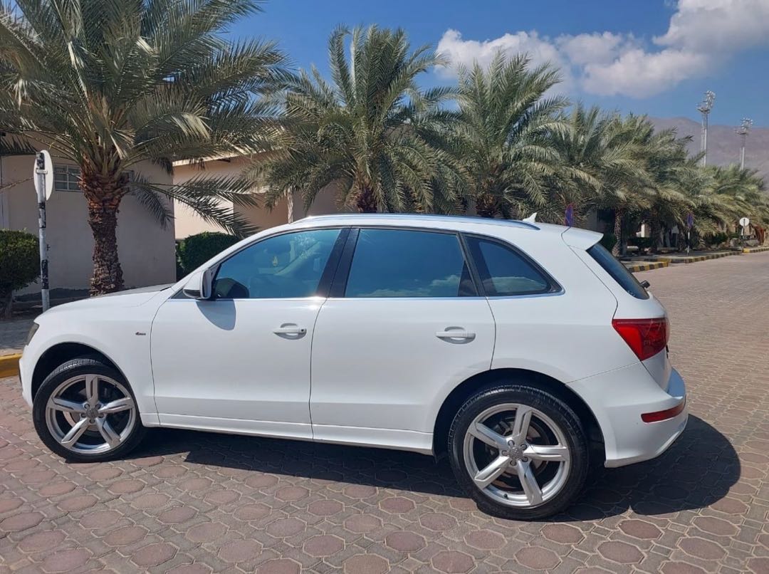 Car Image 2013 AUDI Q5 