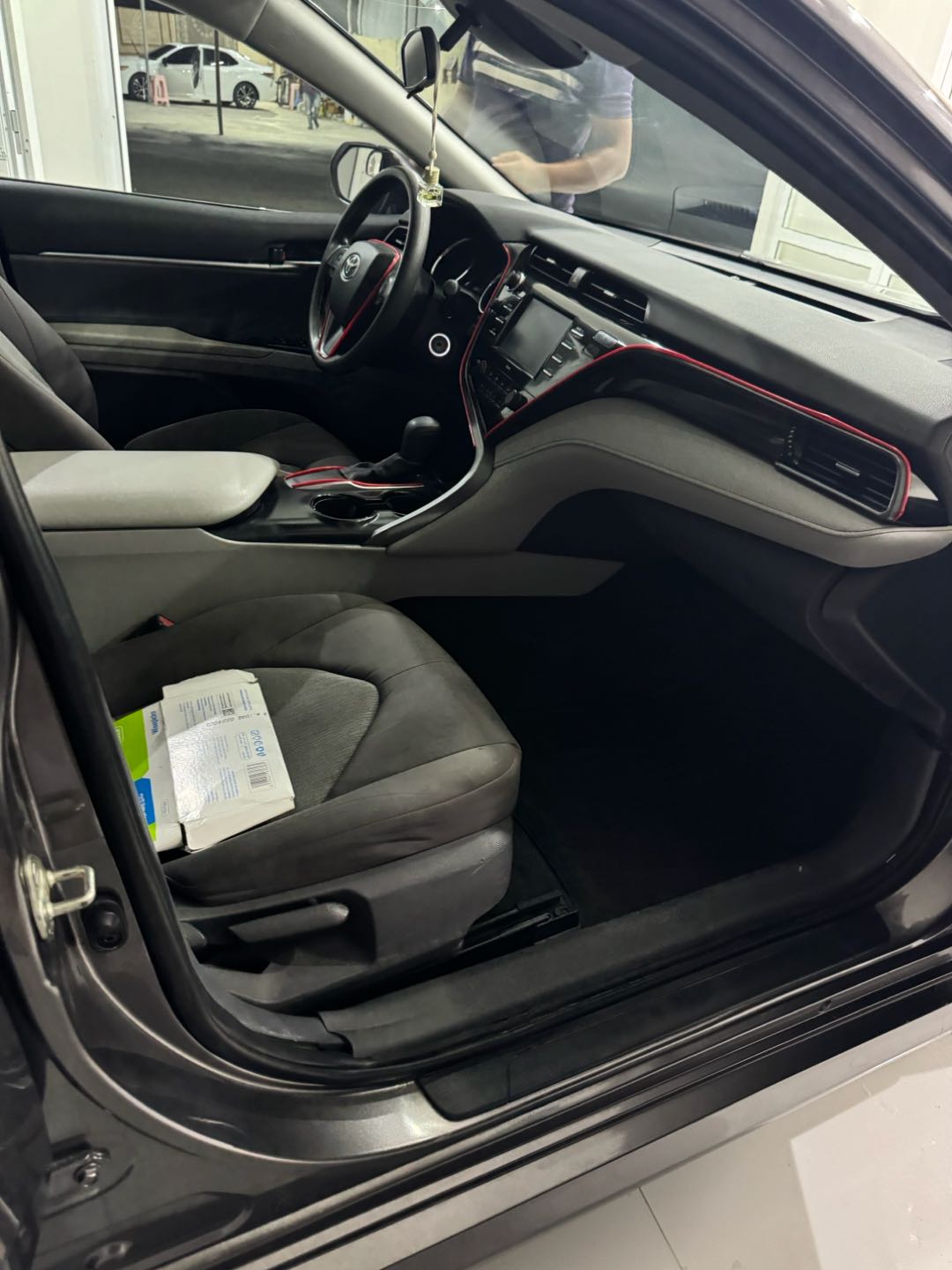 Car Image 2020 TOYOTA CAMRY LE