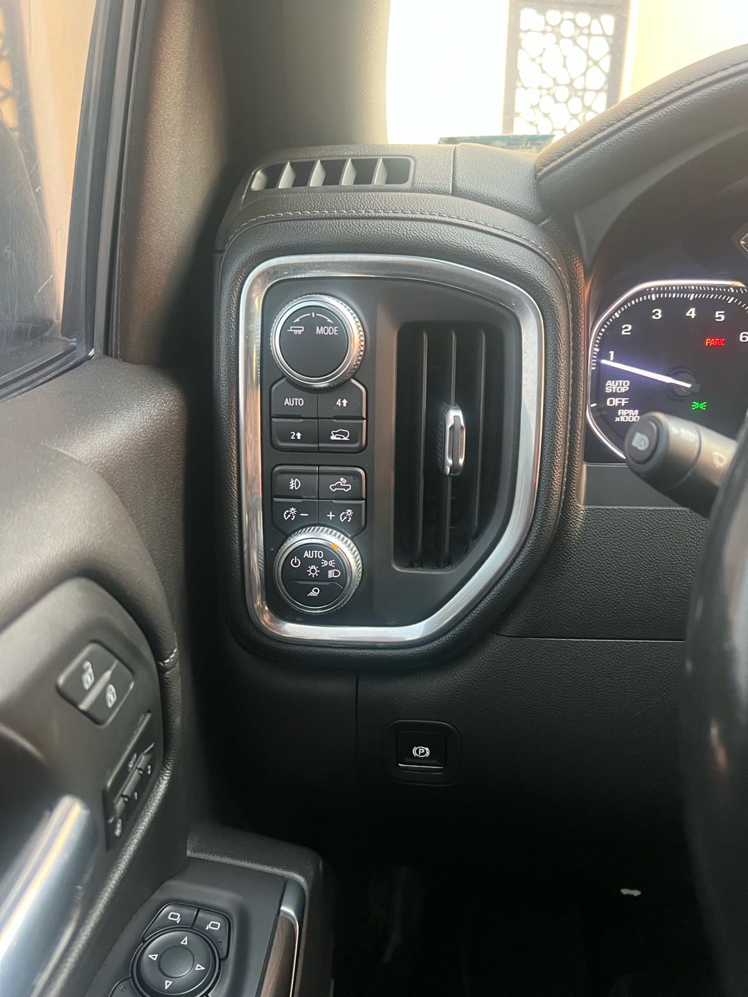 Car Image 2020 GMC SIERRA SLT