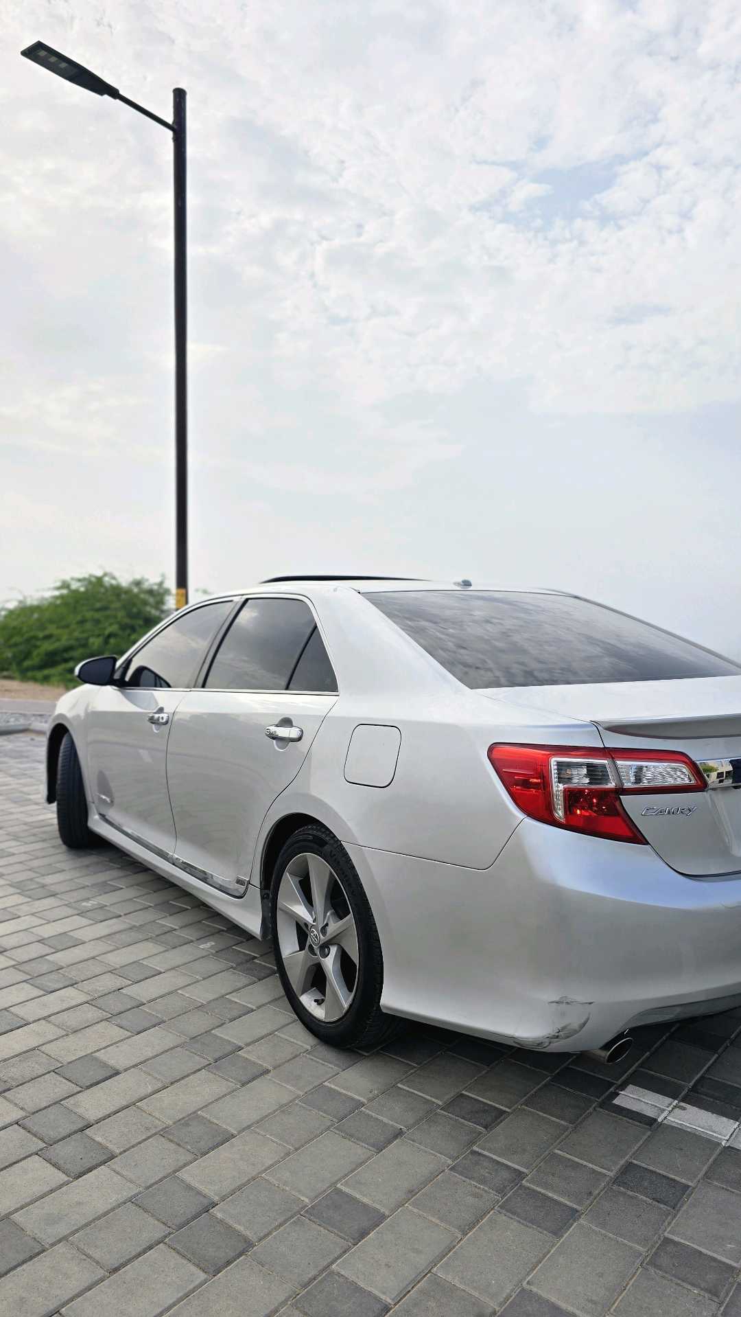 Car Image 2013 TOYOTA CAMRY SE