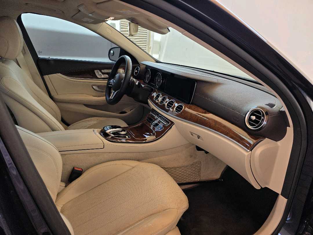 Car Image 2019 MERCEDES E Class 300