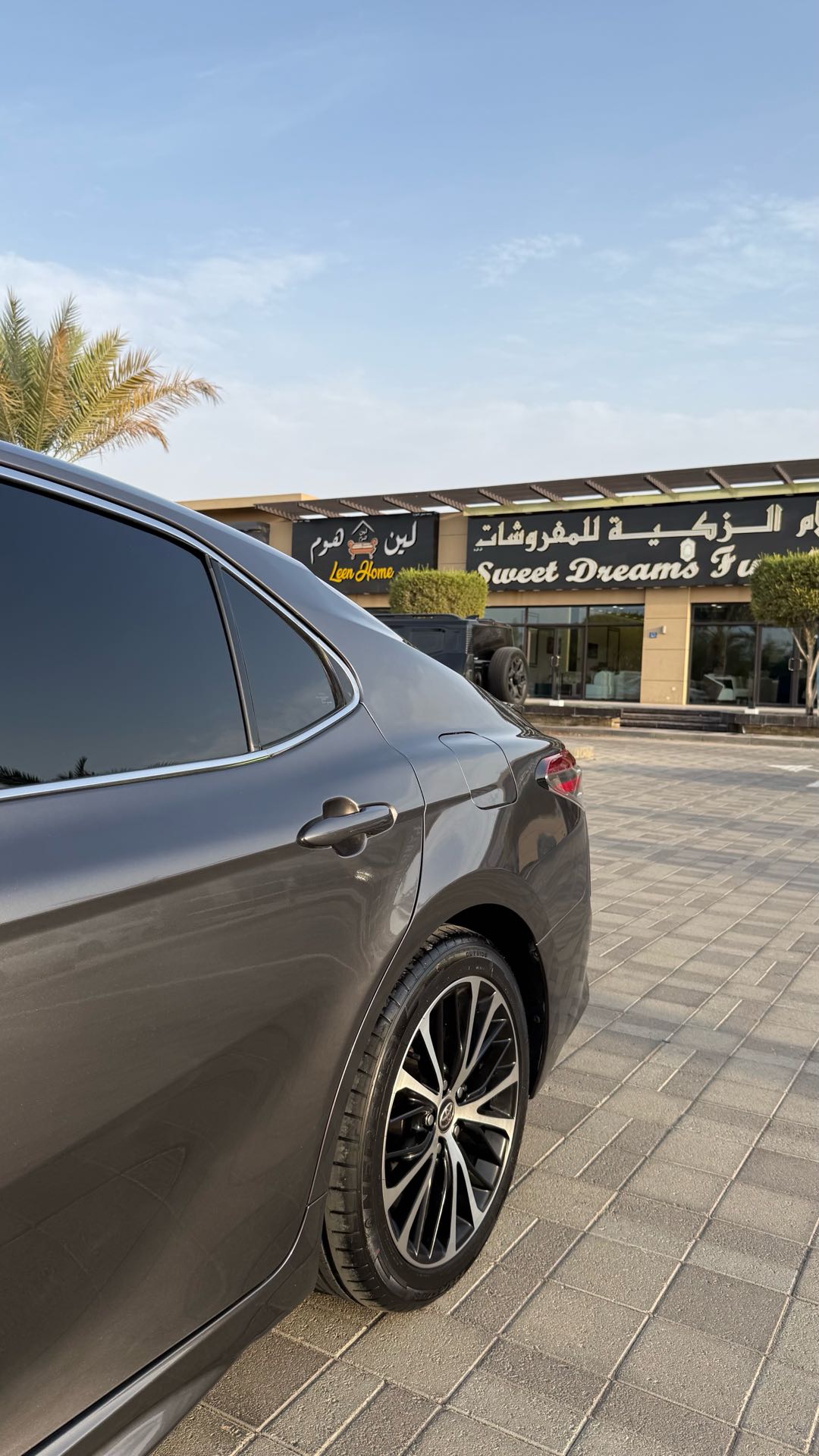 Car Image 2018 TOYOTA CAMRY SE